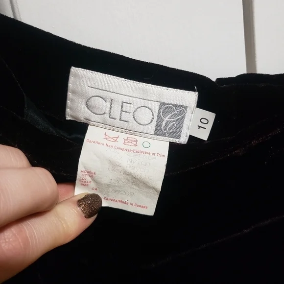 Vintage Cleo Velvet Skirt Burgundy Made in Canada - Picture 5 of 10